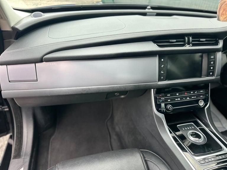 2018 Jaguar XF 2.0i R-Sport Auto Euro 6 (s/s) 4dr SALOON Petrol Automatic