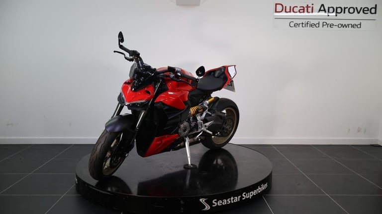 DUCATI STREETFIGHTER V2 - 2022 - 3800 MILES