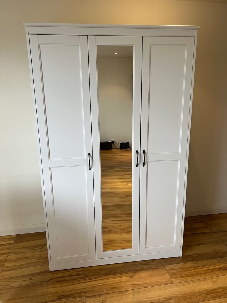 FREE DELIVERY IKEA SONGESAND WHITE TRIPLE MIRRORED WARDROBE GREAT CONDITION