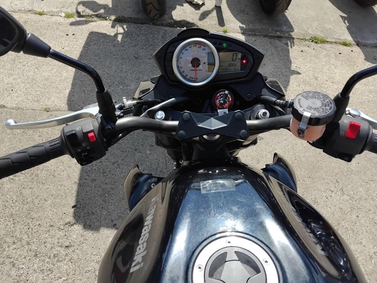 2011 11 KAWASAKI ZR 750 LAF ZR750 Z750 BLACK NAKED Z750R 2k MILES YES 2k 