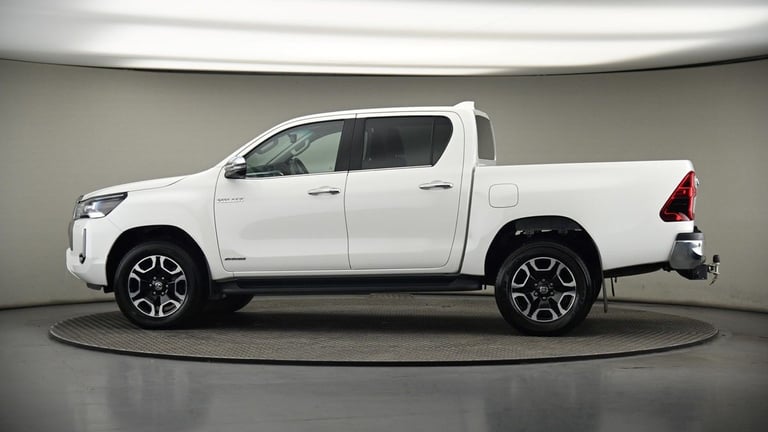 2024 Toyota Hilux 2.8 D-4D Invincible Pickup Double Cab 4dr Diesel Auto 4WD Euro 6 (s/s) (204 Pic...
