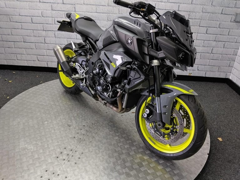 YAMAHA MT-10, 2017/17, JUST 8,002 MILES COVERED, NICE EXTRAS FITTED
