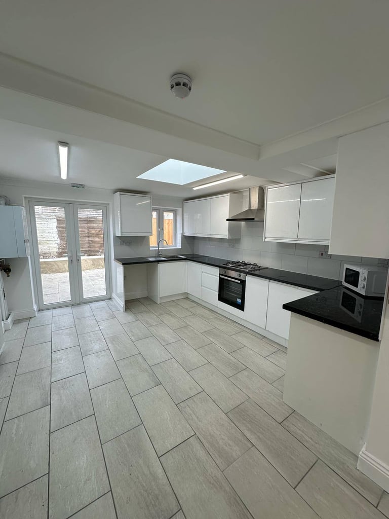 🏡 Double Room – Bow🏡