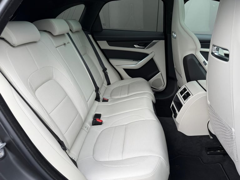 2023 Jaguar F-Pace 2.0 D200 R-Dynamic HSE Black 5dr Auto AWD ESTATE DIESEL Automatic