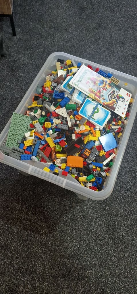 image for 8kgs of Lego (real)