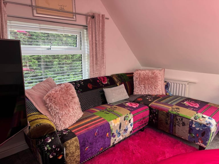 Lolvely corner unit sofa condition still like new brightens any room up