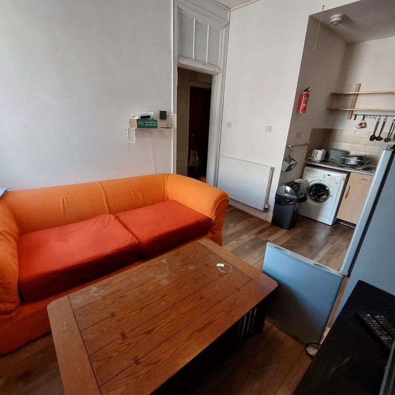 1 bed fully furnished flat in Cathcart Glasgow