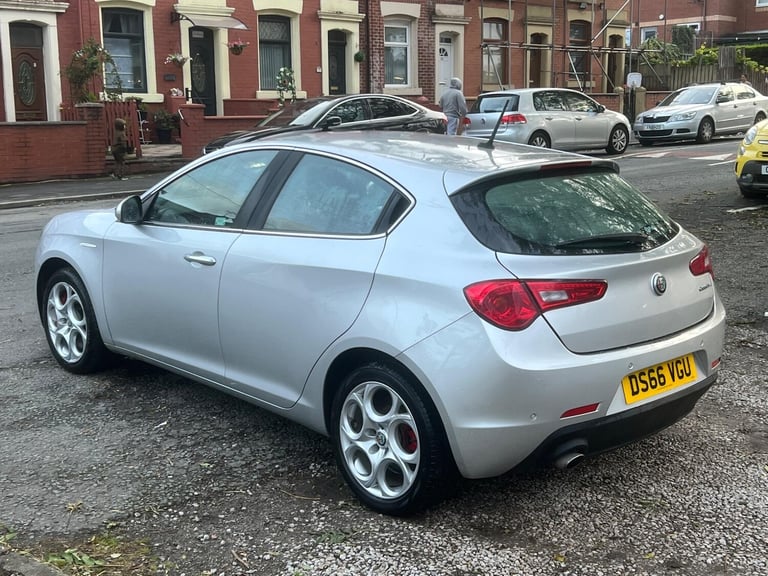 2016 Alfa Romeo Giulietta 1.6 JTDM-2 Super Euro 6 (s/s) 5dr HATCHBACK Diesel Manual
