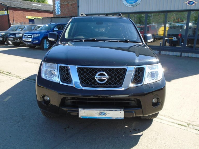 NISSAN PATHFINDER 2.5 dCi Tekna Black Manual Diesel 2011