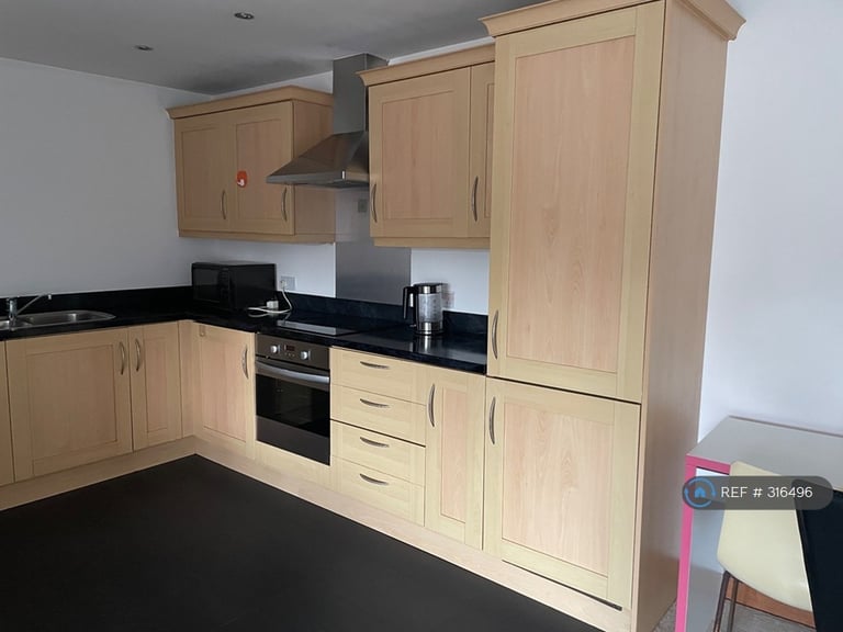 2 bedroom flat in Barton Mill Road, Canterbury, CT1 (2 bed) (#316496)