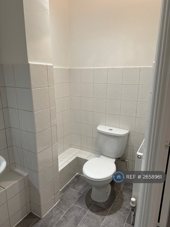 1 bedroom flat in Park Road, London, N14 (1 bed) (#2658961)