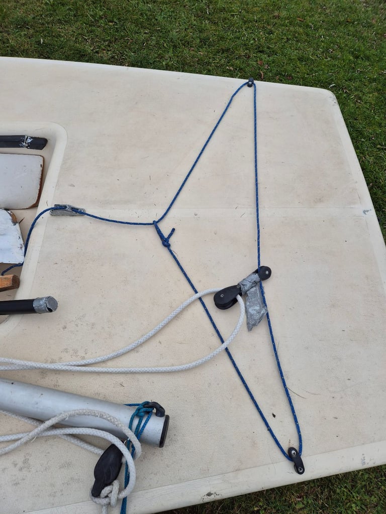 Laser sailing dinghy with combi road trailer