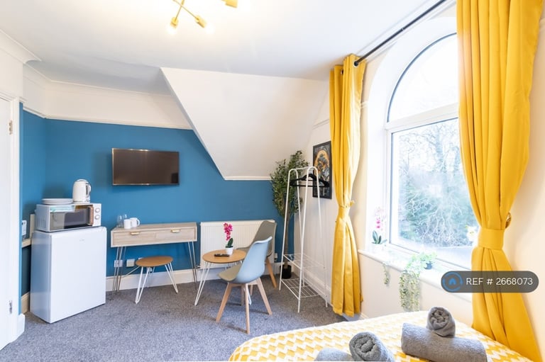 Studio flat in Merton Road, Southsea, PO5 (#2668073)