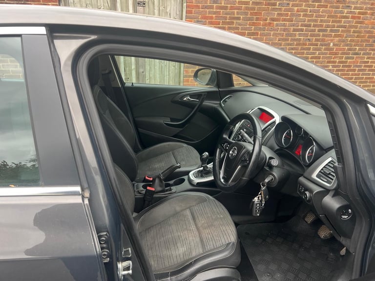 Vauxhall, ASTRA, Hatchback, 2015, Manual, 1598 (cc), 5 doors