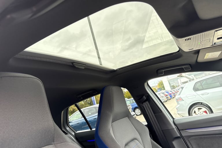 2025 Volkswagen Golf 1.5 TSI 272 GTE eHybrid 5dr DSG **HEADS UP DISPLAY + PAN ROOF** Hatchback PE...