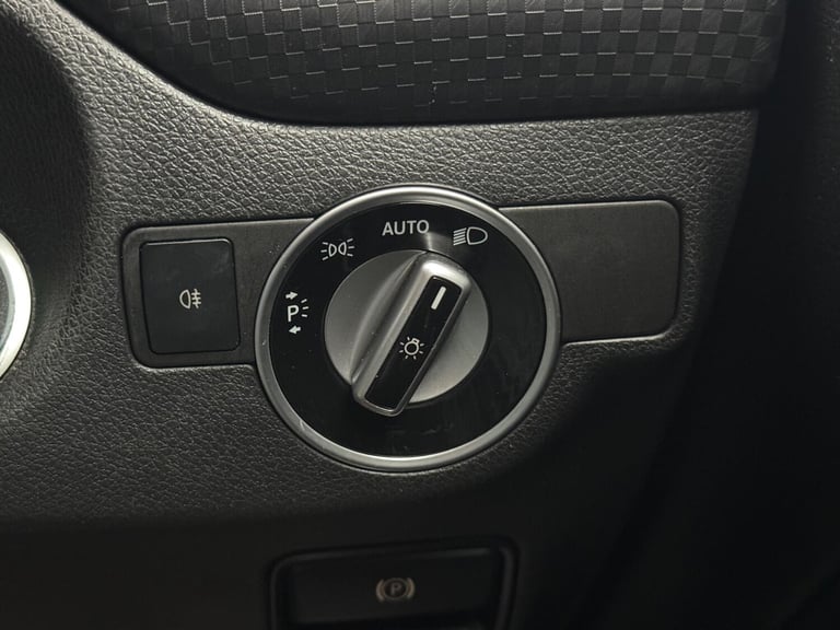 2016 Mercedes-Benz A-Class 2.1 A200d Sport (Premium) 7G-DCT Euro 6 (s/s) 5dr HATCHBACK Diesel Aut...