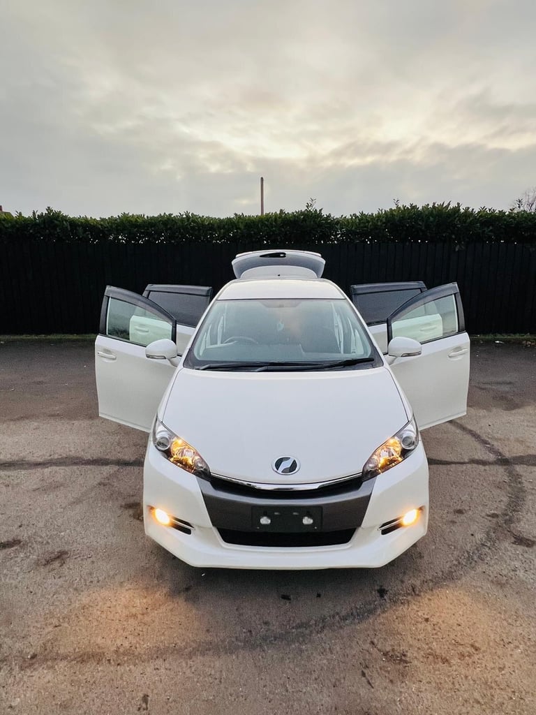 Toyota wish 2013 7 seats white petrol atomatic ulez 1.8