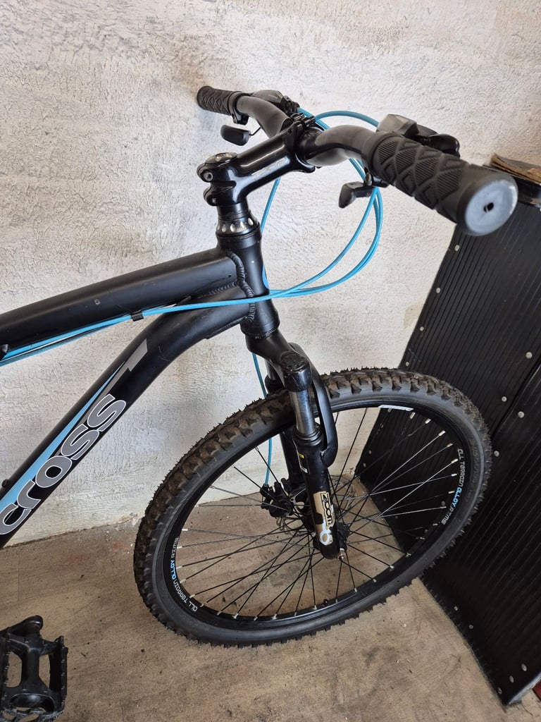 Cross DXT700 Bike - 21 Speed – 26 inch wheels.