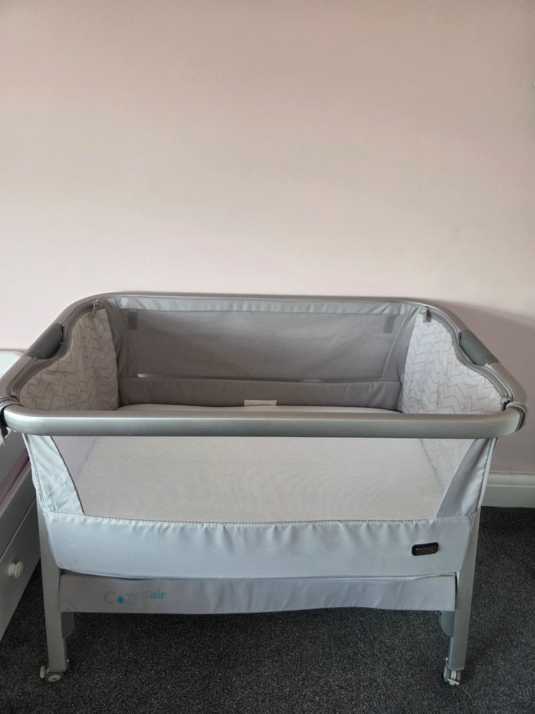 image for Tutti Bambini cozee air bedside crib
