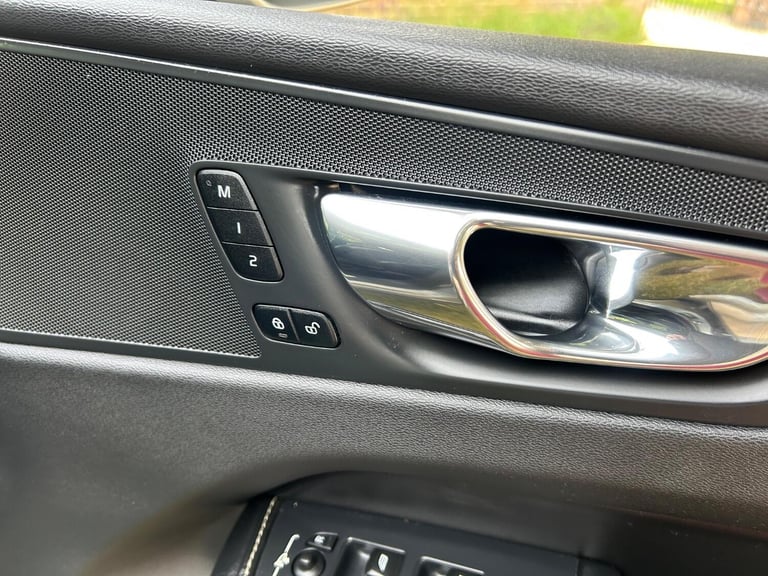 VOLVO XC60 2.0 R-Design T8 Twin Engine AWD 2018