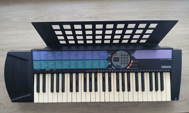 Yamaha PSR-73 Electronic Keyboard with Power Mains and Sheet Stand