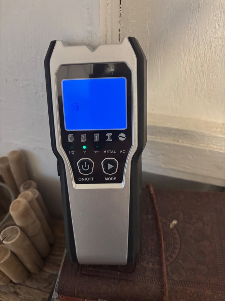 Stud and AC electric wire finder. 