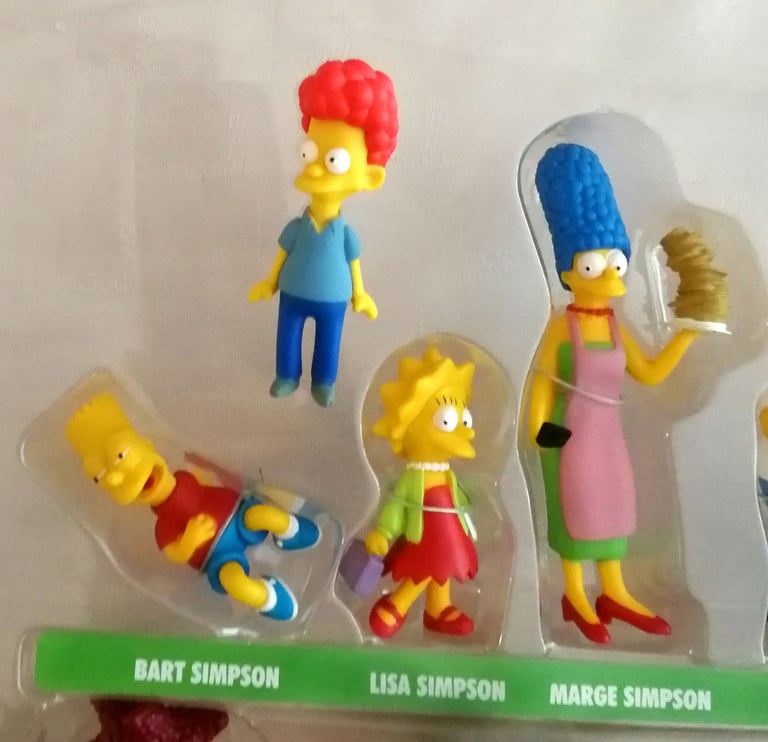 The Simpsons 25 Piece Figurine Collector's Set With Golden Homer + Extra Figure