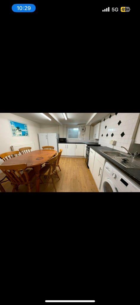 One Double bedroom for rent near station 