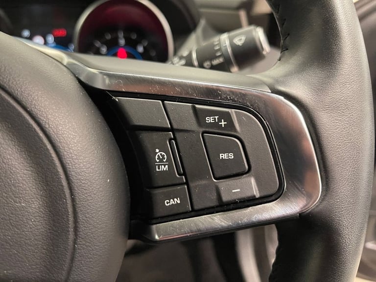 2018 Jaguar XE 2.0d Portfolio Saloon 4dr Diesel Manual Euro 6 (s/s) (180 ps) Saloon Diesel Manual