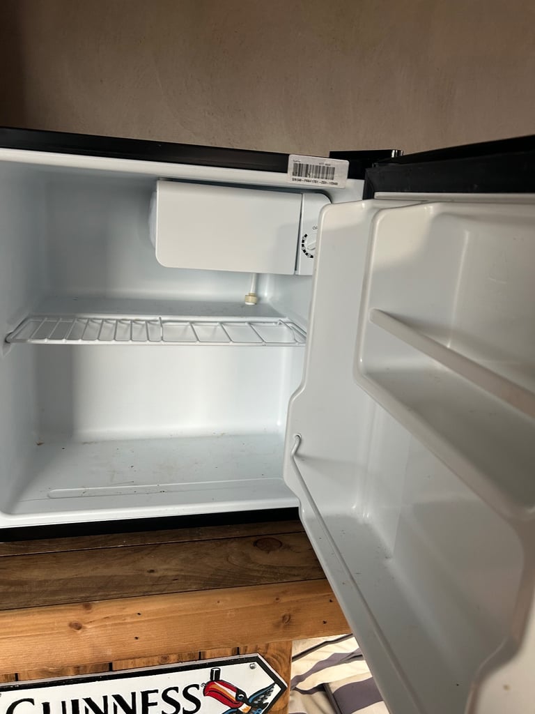 Mini fridge 
