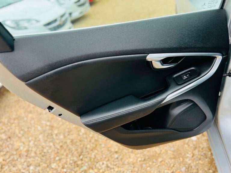 2014 Volvo V40 1.6 D2 SE Lux Hatchback 5dr Diesel Manual Euro 5 (s/s) (115 ps) HATCHBACK Diesel M...