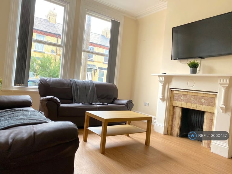 8 bedroom house in Hawarden Avenue, Liverpool, L17 (8 bed) (#2660427)