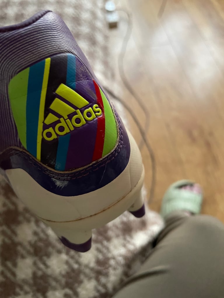 image for Size 10 adidas Predator 