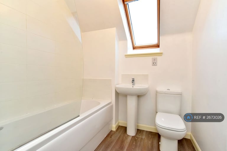 2 bedroom flat in Middlefield Place, Aberdeen, AB24 (2 bed) (#2673026)