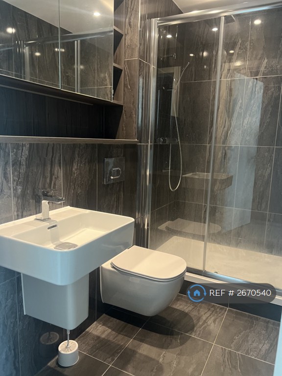 2 bedroom flat in Elizabeth Tower, Manchester, M15 (2 bed) (#2670540)