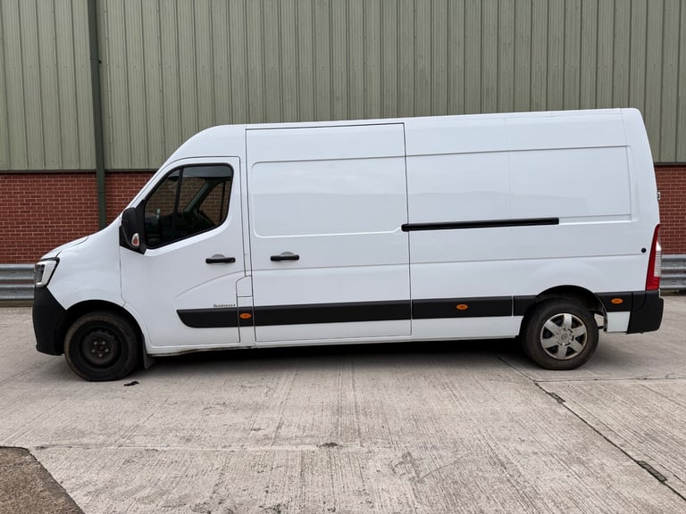 2023 Renault Master LM35dCi 135 Business+ Medium Roof Van LWB 2023 23 Plate PANEL VAN Diesel Manual