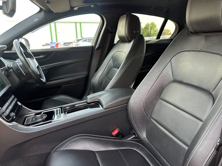  Jaguar Xe 2.0i Gpf R Sport Saloon 4dr Petrol Auto Euro 6 s/s 250 Ps Petrol