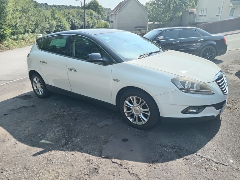 Chrysler, DELTA, Hatchback, 2012, Manual, 1368 (cc), 5 doors