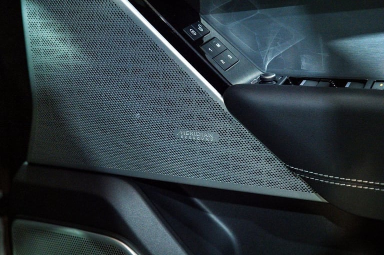 2019 Land Rover Range Rover Velar 3.0 D300 R-Dynamic HSE SUV 5dr Diesel Auto 4WD Euro 6 (s/s) (30...