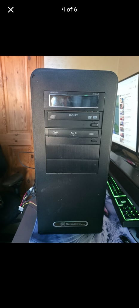 Pc case with fans and disc drives 