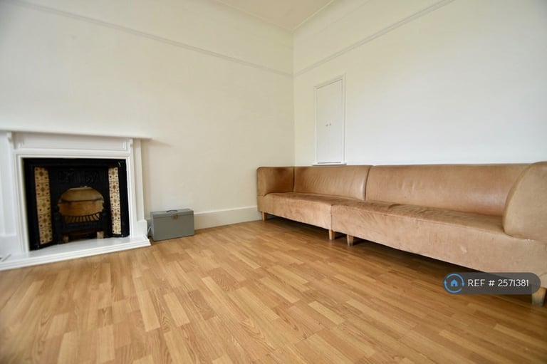 image for 6 bedroom house in Fontenoy Road, London, SW12 (6 bed) (#2571381)