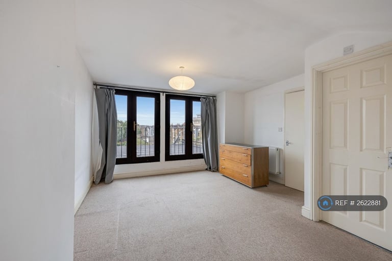 3 bedroom flat in Hornsey Road, London, N7 (3 bed) (#2622881)