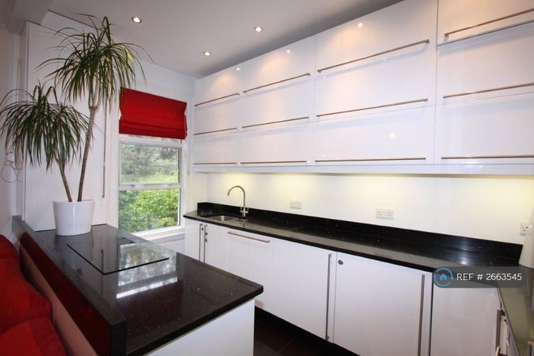2 bedroom flat in Lewisham, London, SE13 (2 bed) (#2663545)