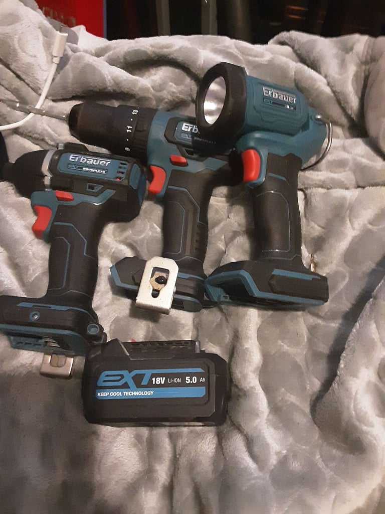 Needs to go tonight!!! Erbauer impact drill and driver, plus a tourch, quick sale needed £60