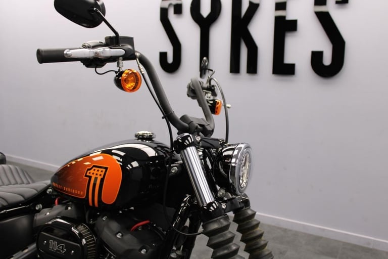 2021 Harley-Davidson FXBBS Softail Street Bob in Vivid Black