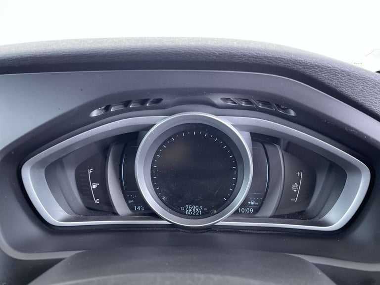 2015 Volvo V40 2.0 V40 R-Design Nav D2 5dr Hatchback Diesel Manual