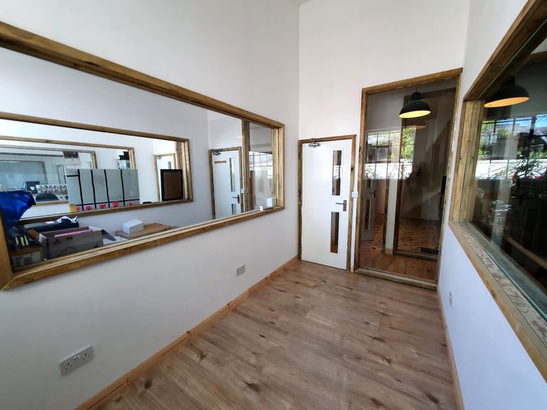 Creative Space | Beauty Room | Commercial Unit | Salon | Desk in Wimbledon South West London SW19