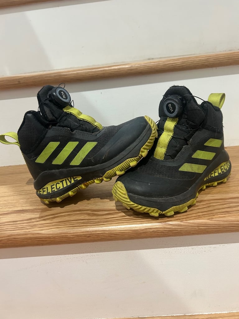 image for Boys winter shoes 10.5 UK