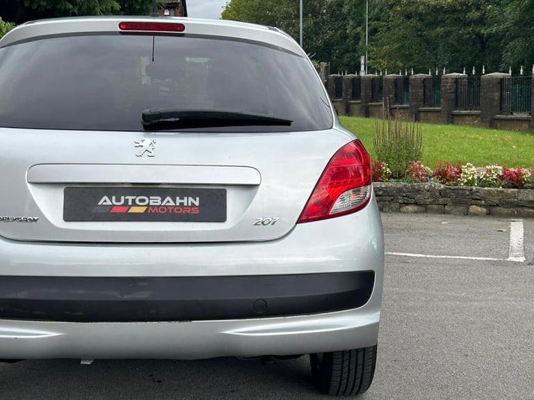 2011 Peugeot 207 1.4 VTi Sportium Euro 5 5dr HATCHBACK Petrol Manual