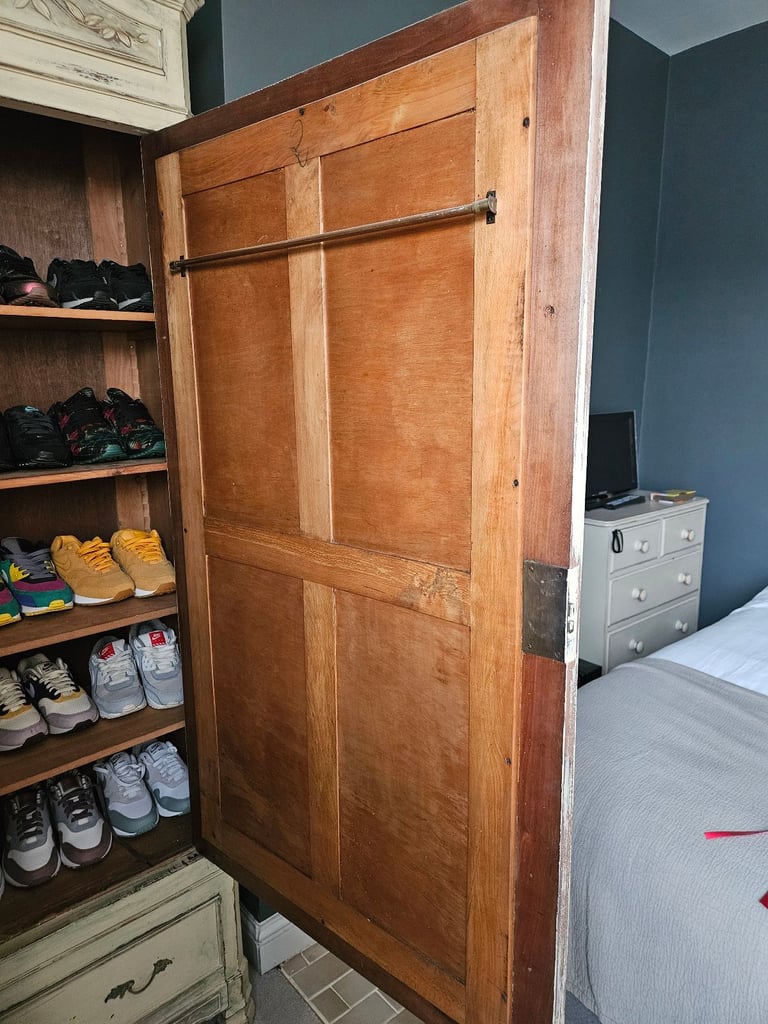 Beautifup French Antique Wardrobe